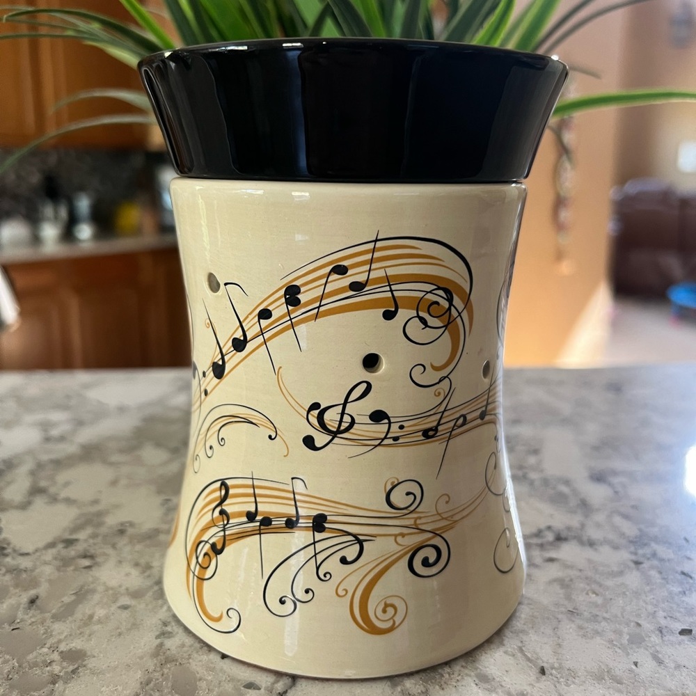Retired Scentsy Wax Warmer Musical Notes